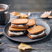 Martha Collison's gingerbread s'more biscuits